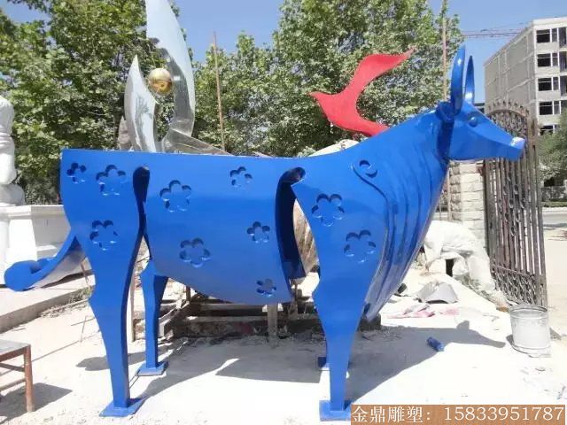 动物抽象雕塑 不锈钢雕塑牛