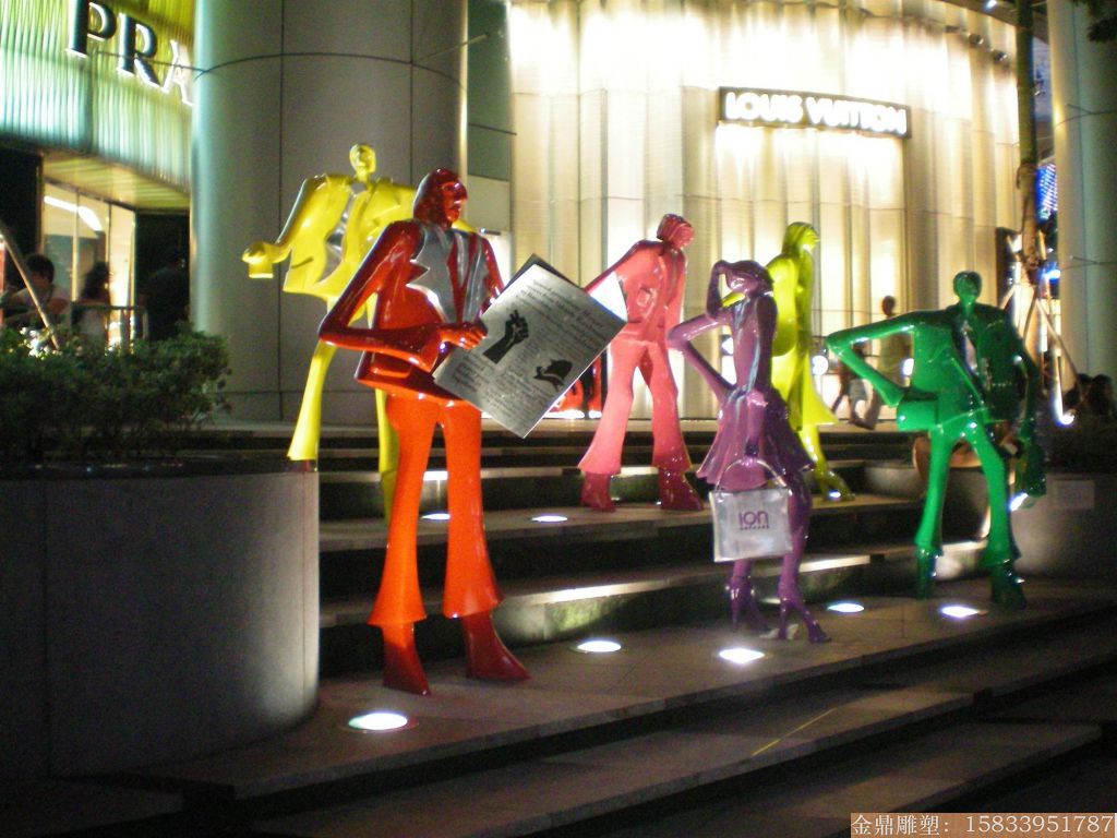 玻璃钢烤漆人物组合雕塑 商场人物雕塑彩绘